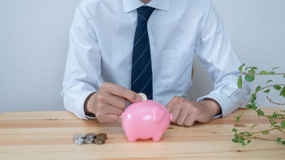 Business owner making savings on claiming VAT on leased vehicles Business owner making savings by reclaiming the VAT paid on vehicle lease
