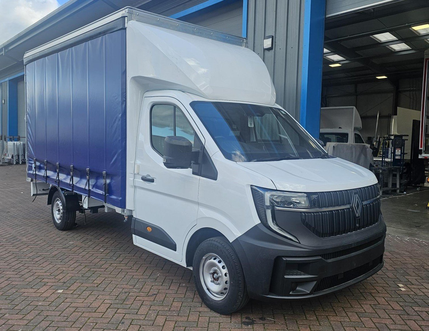 Renault Master L4 Curtain Side Luton Van for Lease and Purchase