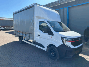 RENAULT MASTER CURTAINSIDER CONV FRONT VIEW