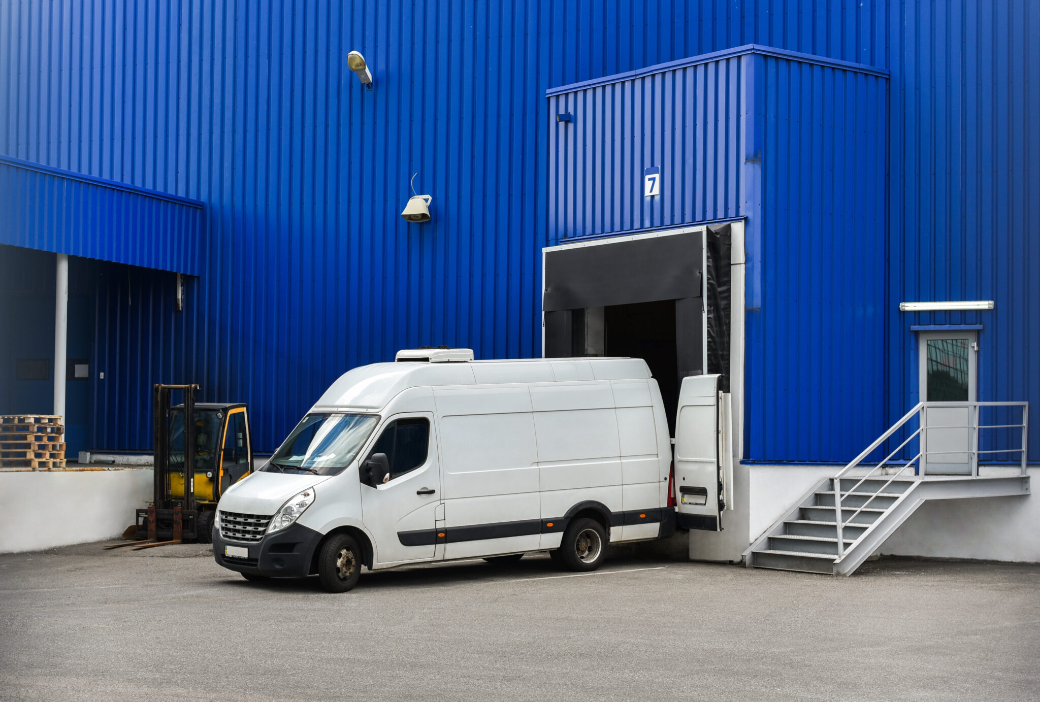 Refrigerated Van - Unloading