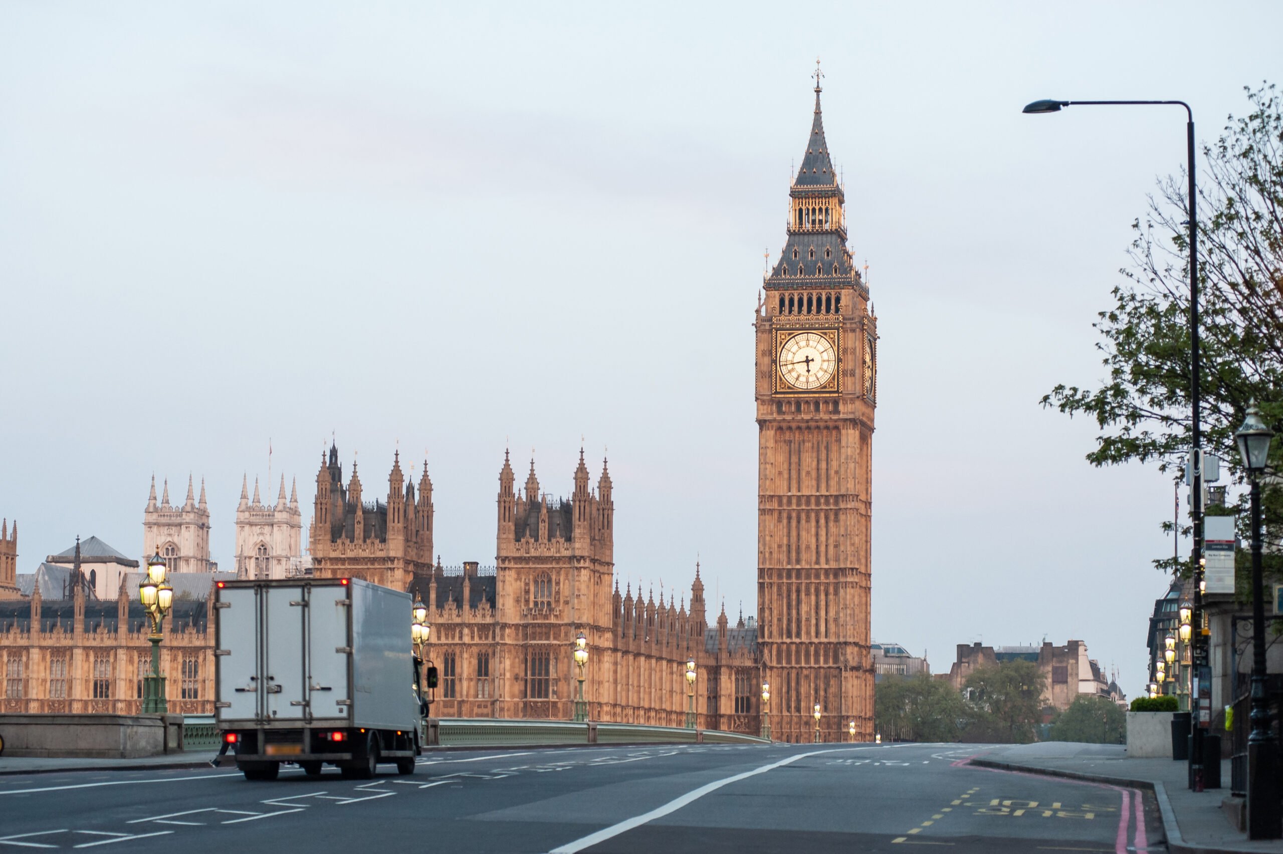 A,Delivery,Truck,Crosses,Westminster,Bridge,At,Dawn,In,London.